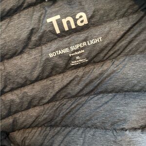 Aritzia Botanie light puff jacket.  Grey in XL.